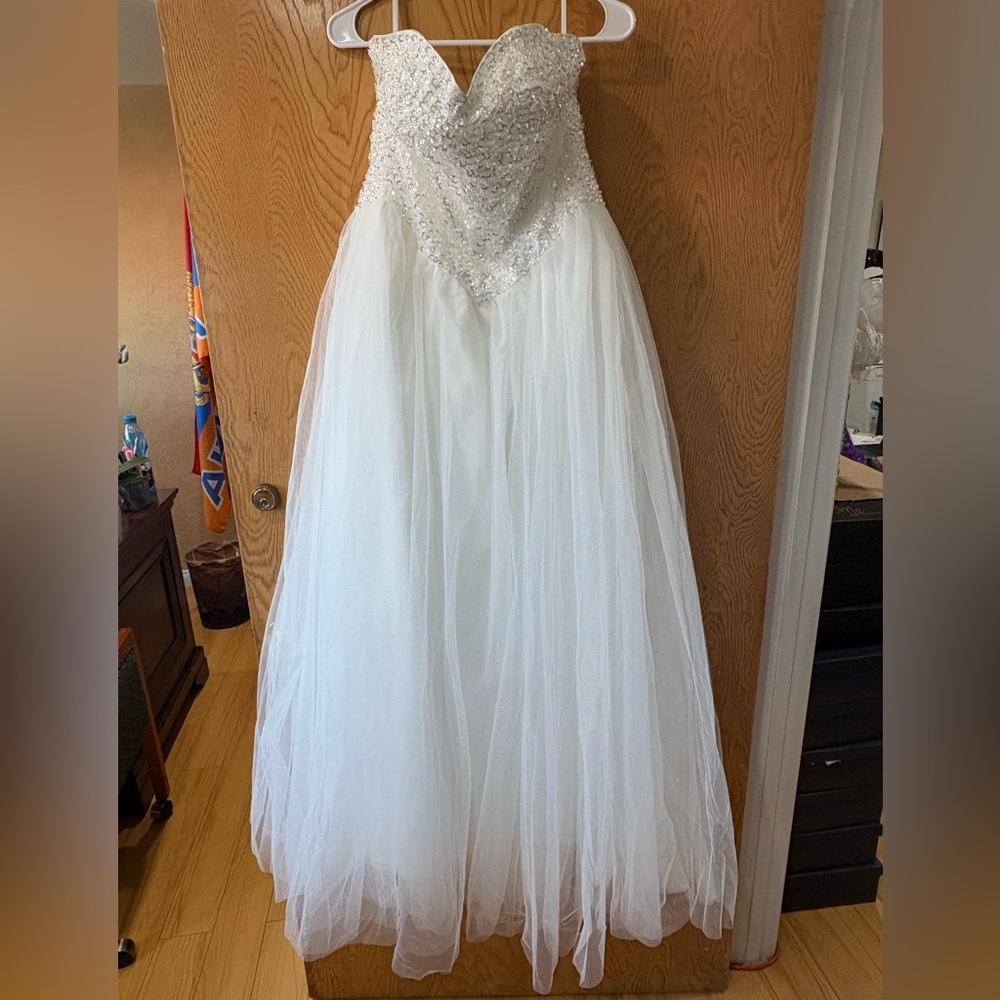 White Lace Up Tulle A Line Wedding Gown